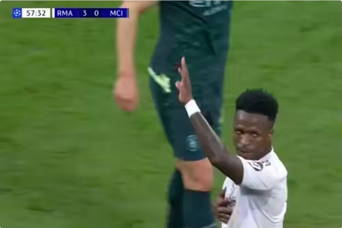 开云-维修斯欧冠失点后致歉获伯纳乌掌声|皇马|曼城|点球|若日尼奥|多纳鲁马_新浪体育_新浪新闻