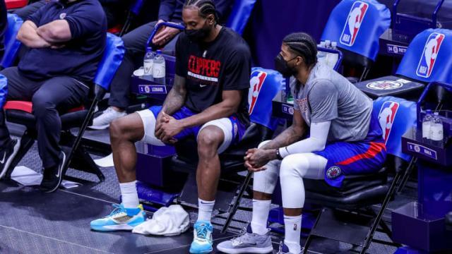 开云-惨败鹈鹕暴露快艇顽疾，莱昂纳德罕见朝队友发飙